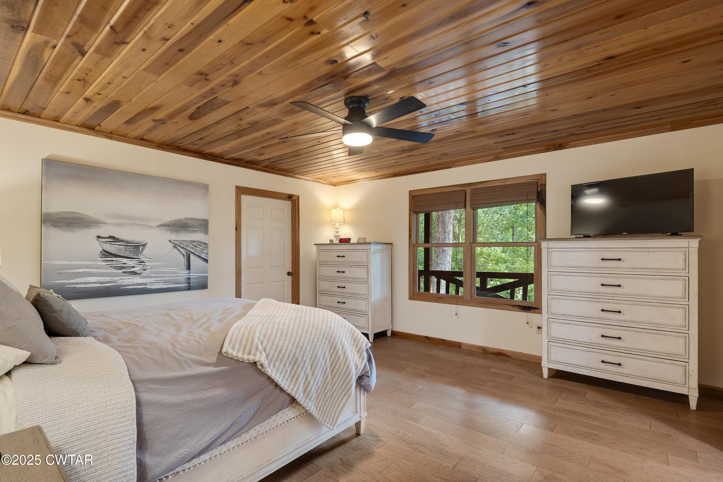 160 Lakeshore Drive