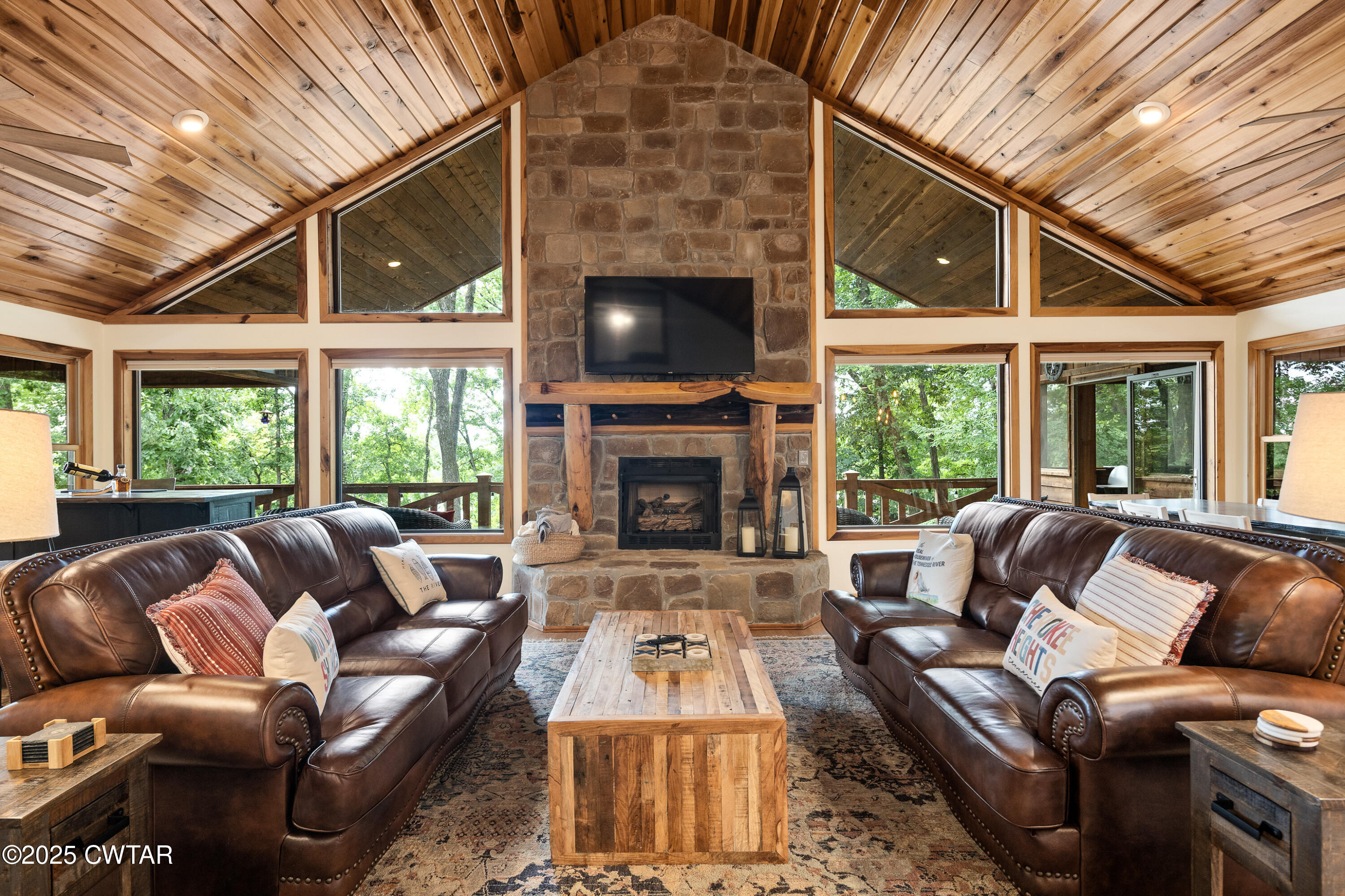 160 Lakeshore Drive