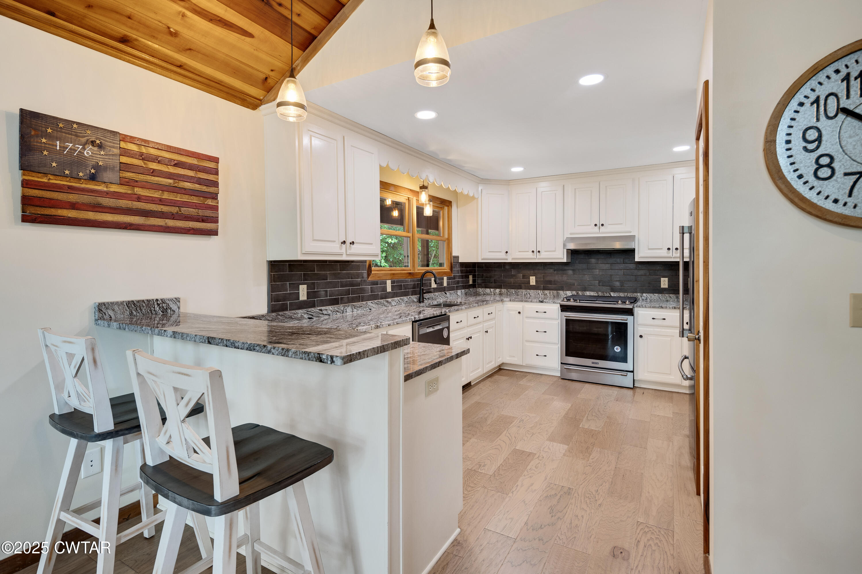 160 Lakeshore Drive