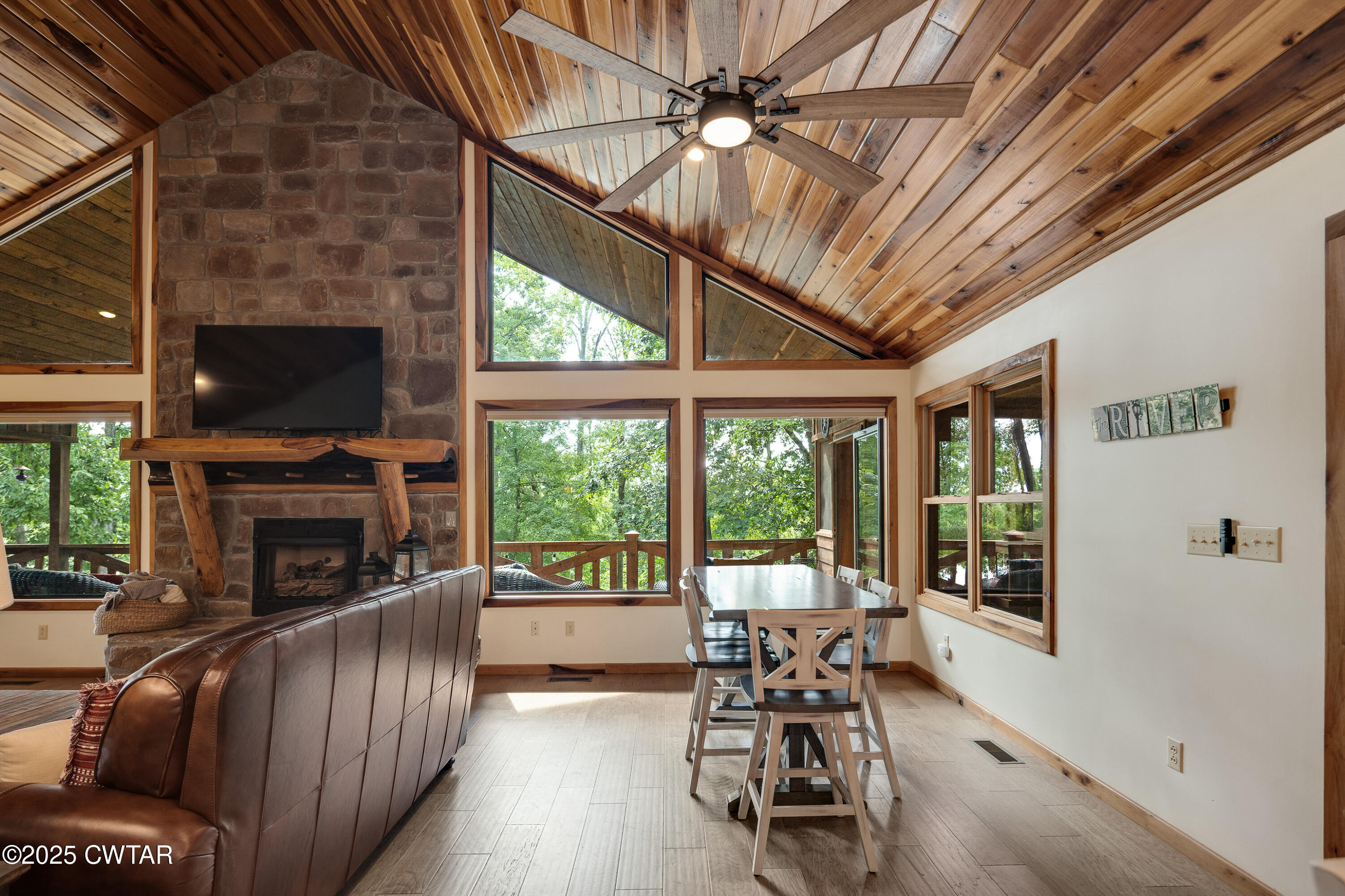 160 Lakeshore Drive