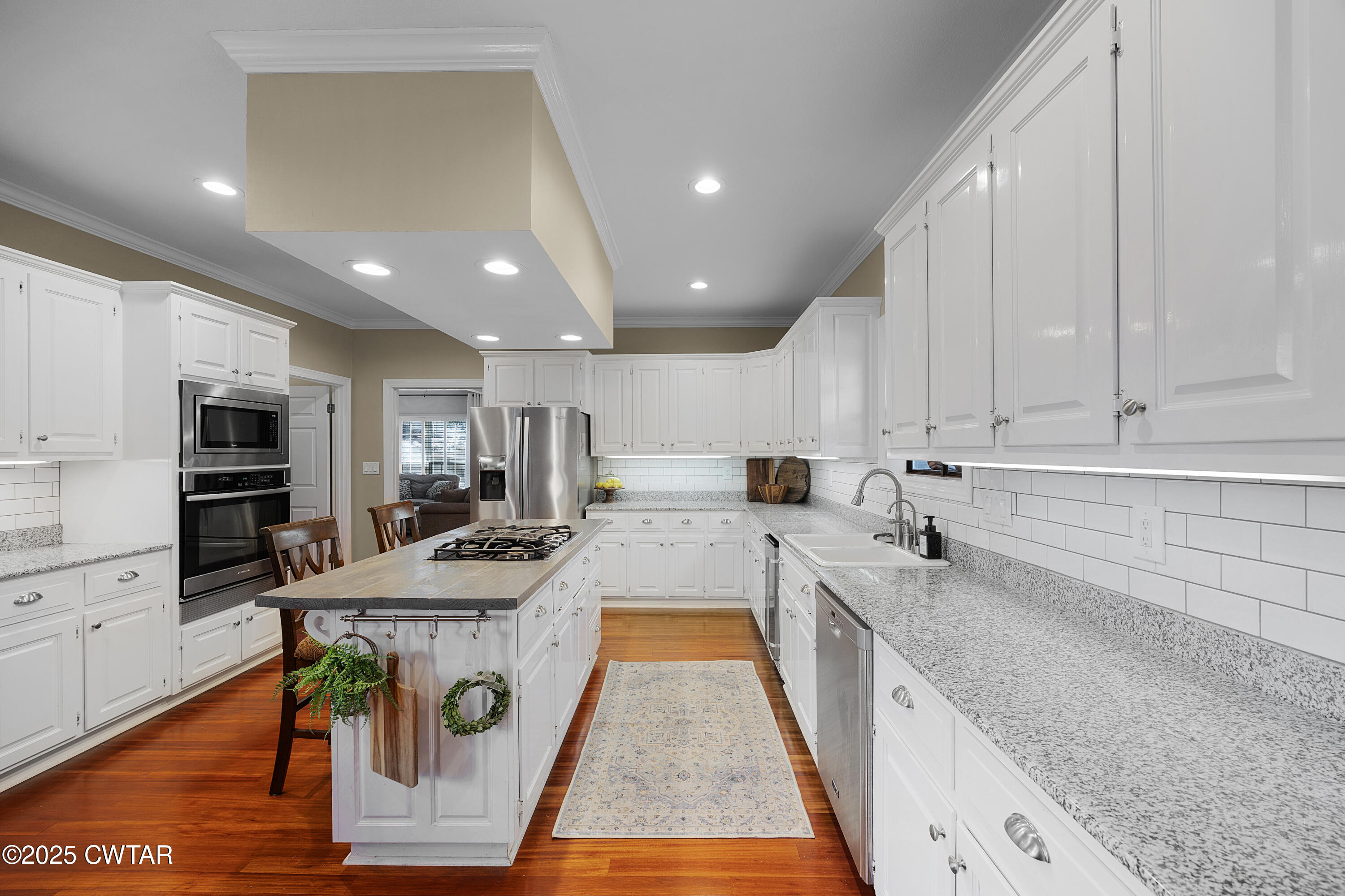 21 Broadmoor