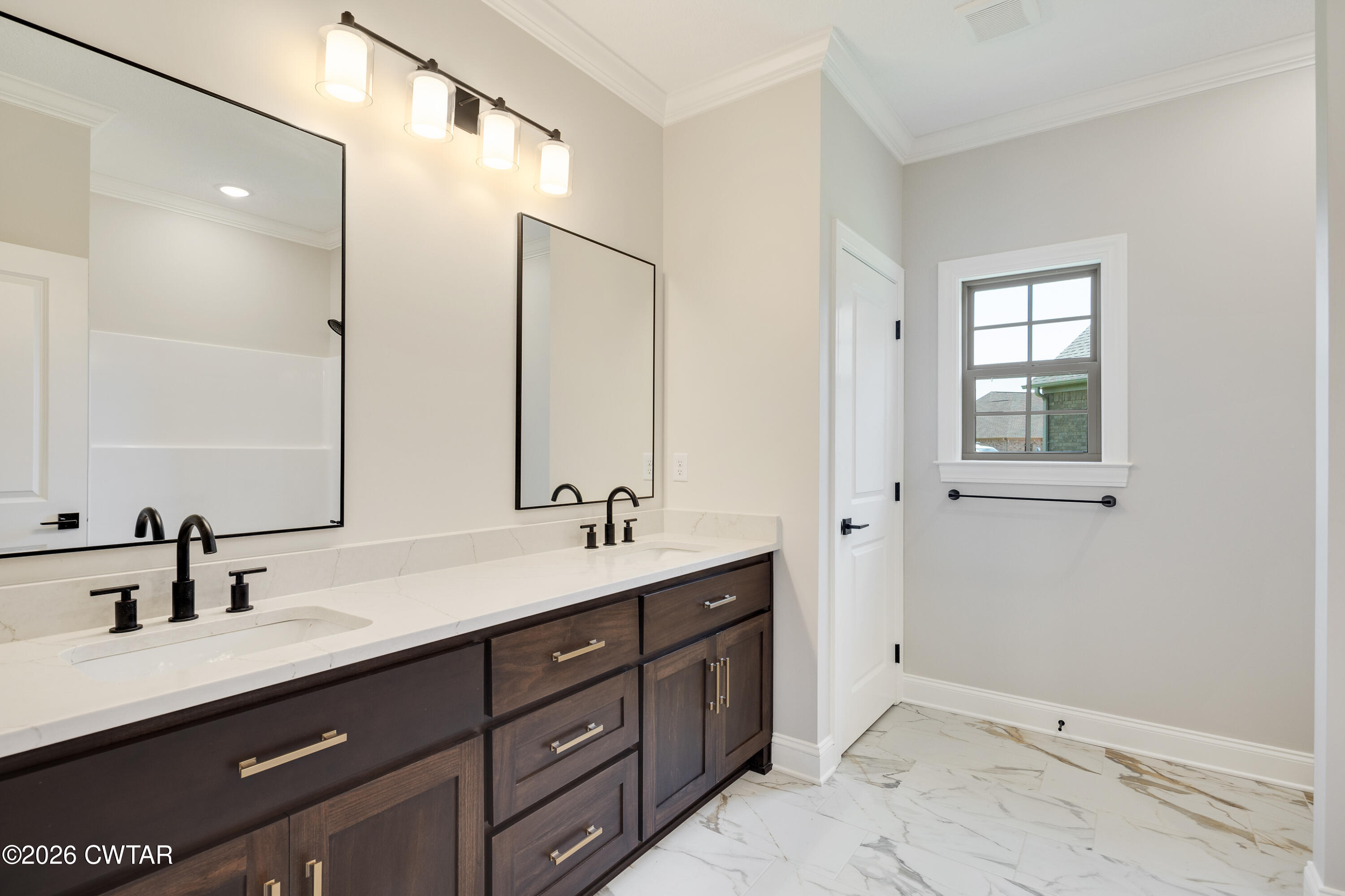 141 Roxbury Drive
