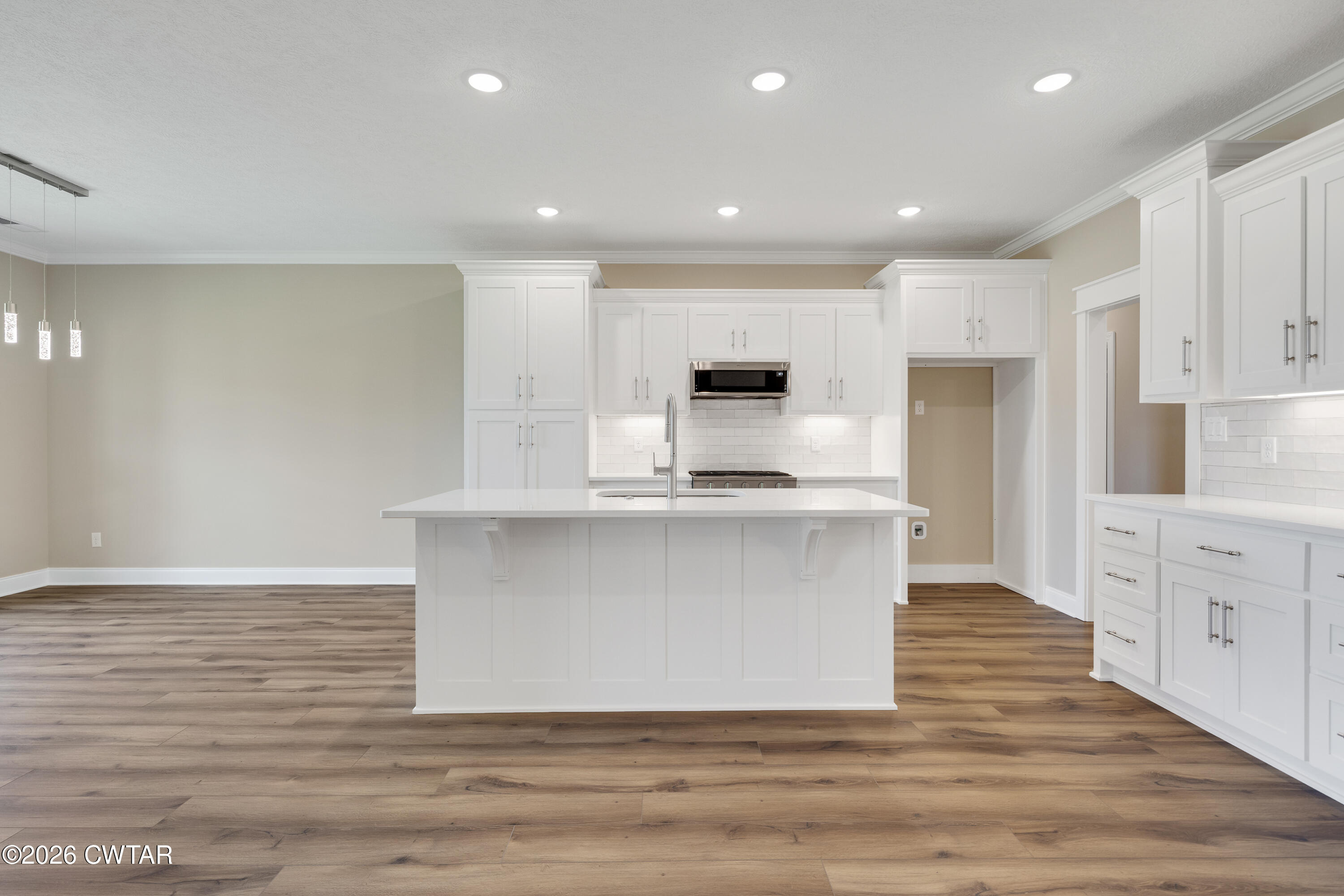 155 Roxbury Drive