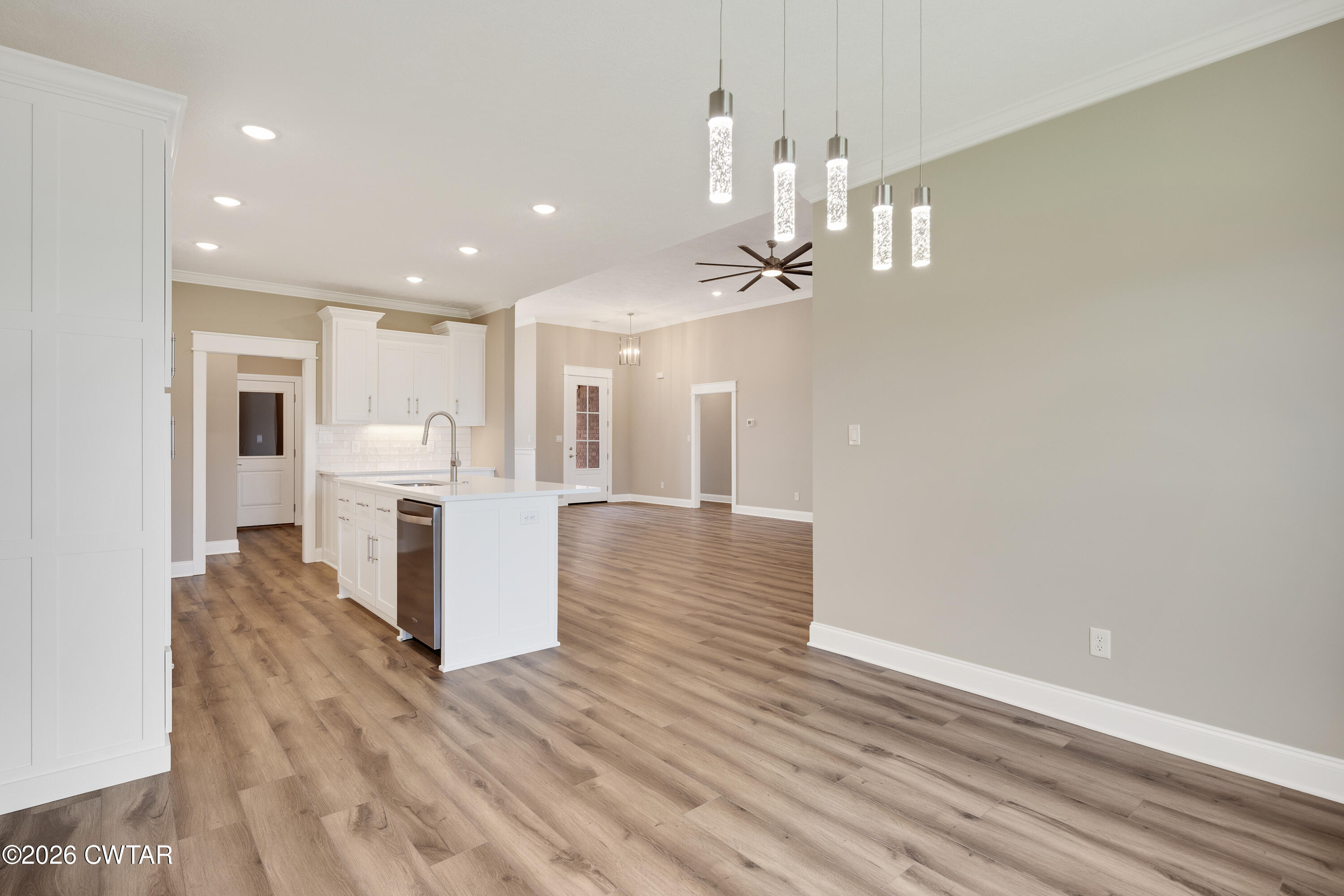 155 Roxbury Drive