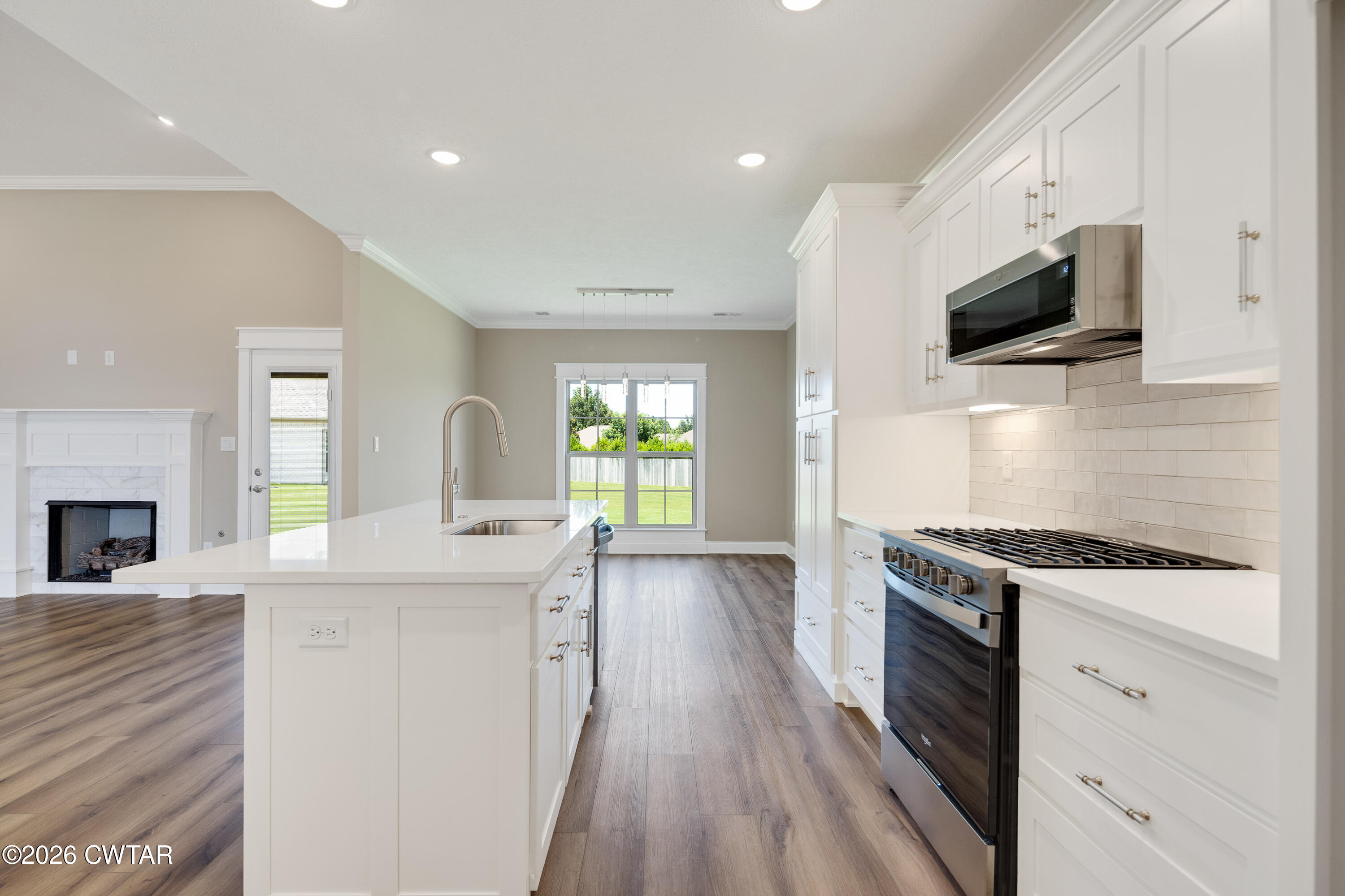 155 Roxbury Drive