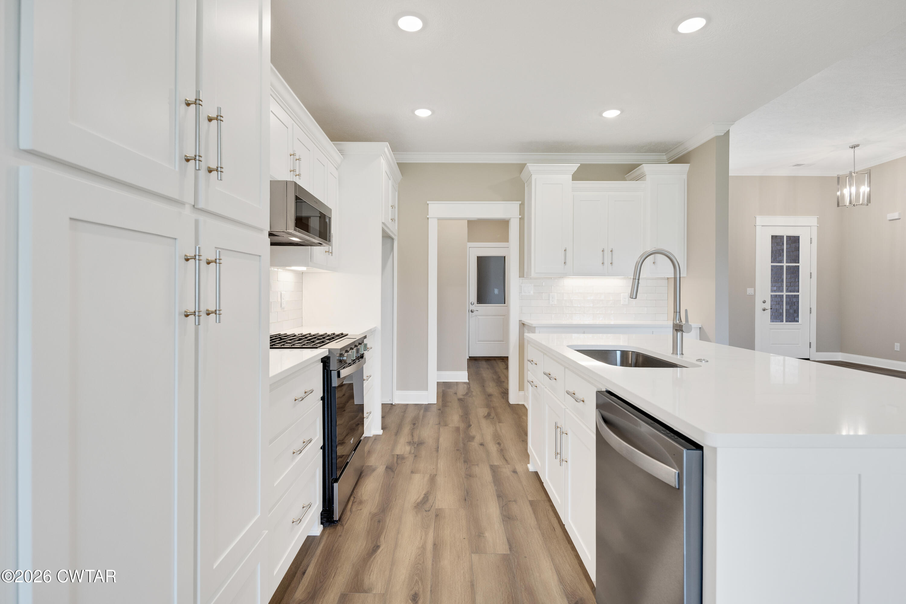 155 Roxbury Drive