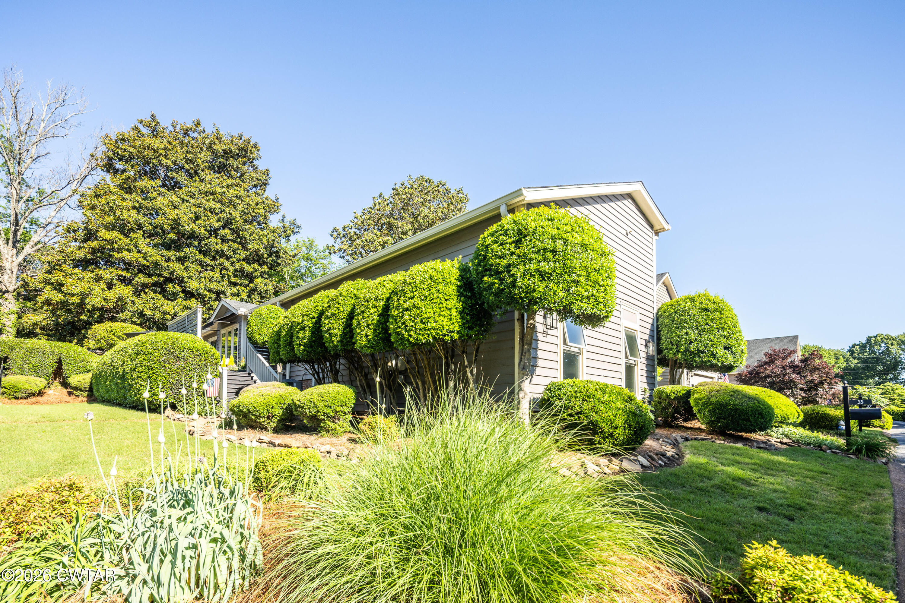 33 Broadmoor