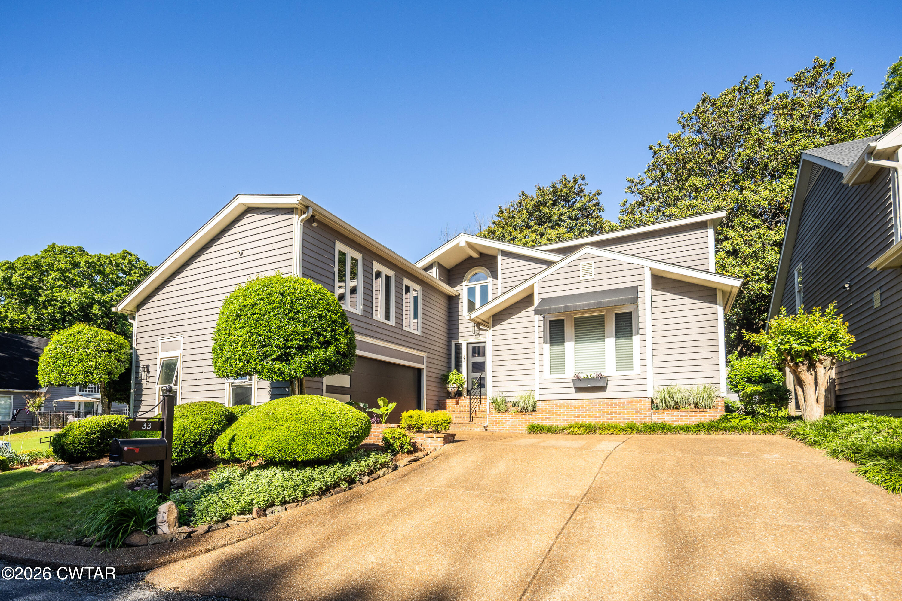 33 Broadmoor