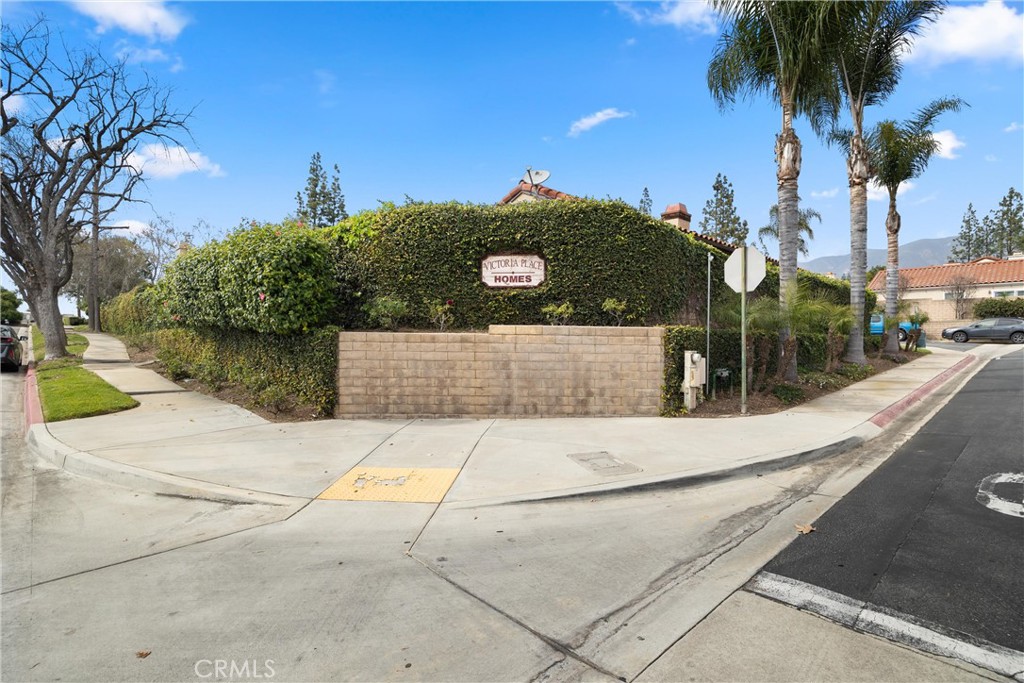 6855 Shadow Ridge Place