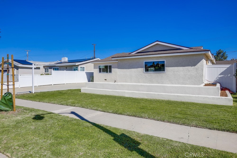 1461 W Flower Avenue