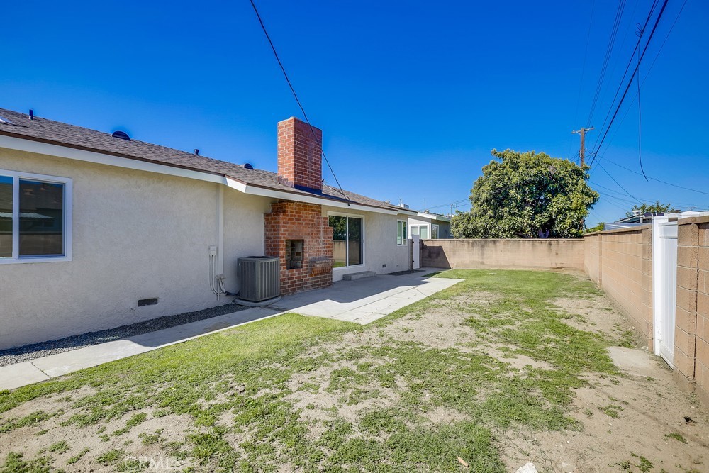 1461 W Flower Avenue