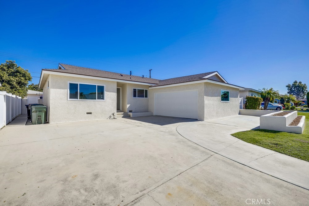 1461 W Flower Avenue