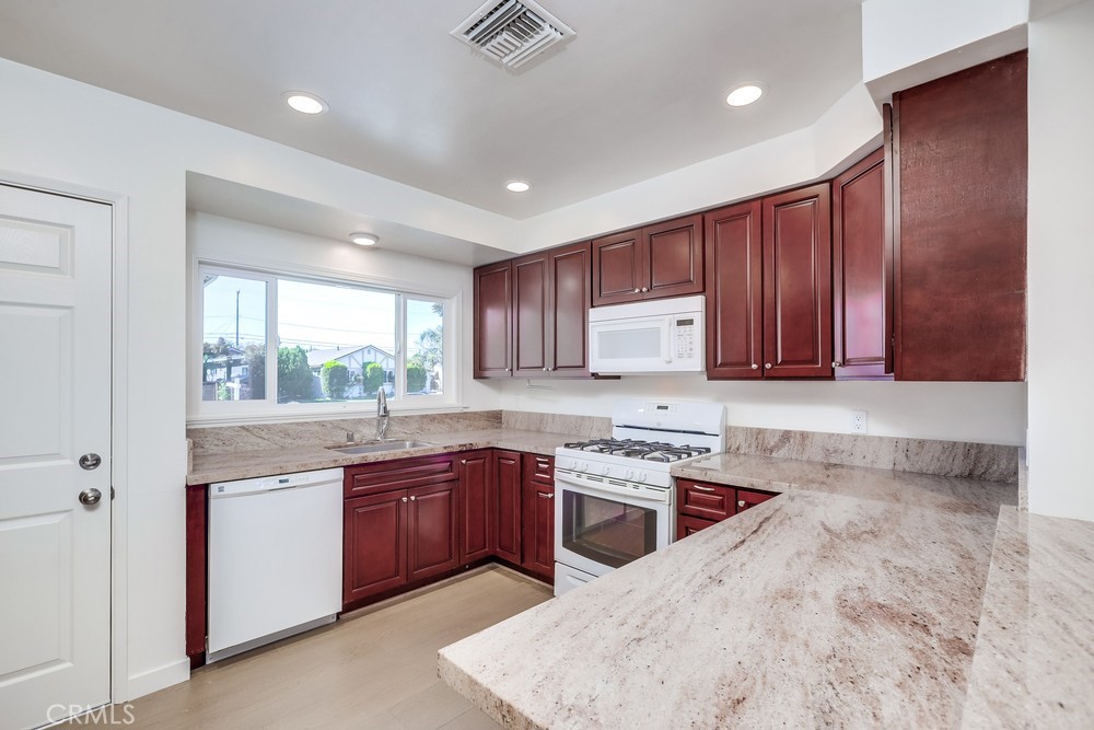 1461 W Flower Avenue