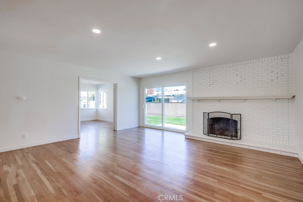 1461 W Flower Avenue