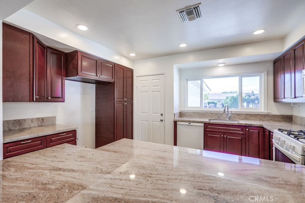 1461 W Flower Avenue