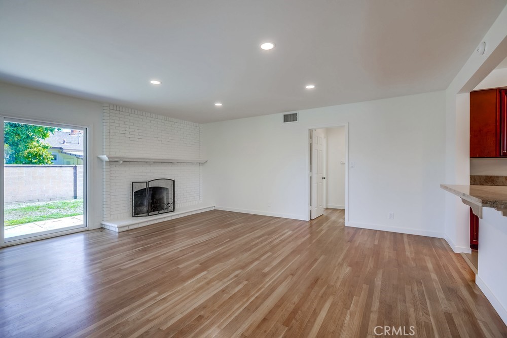 1461 W Flower Avenue