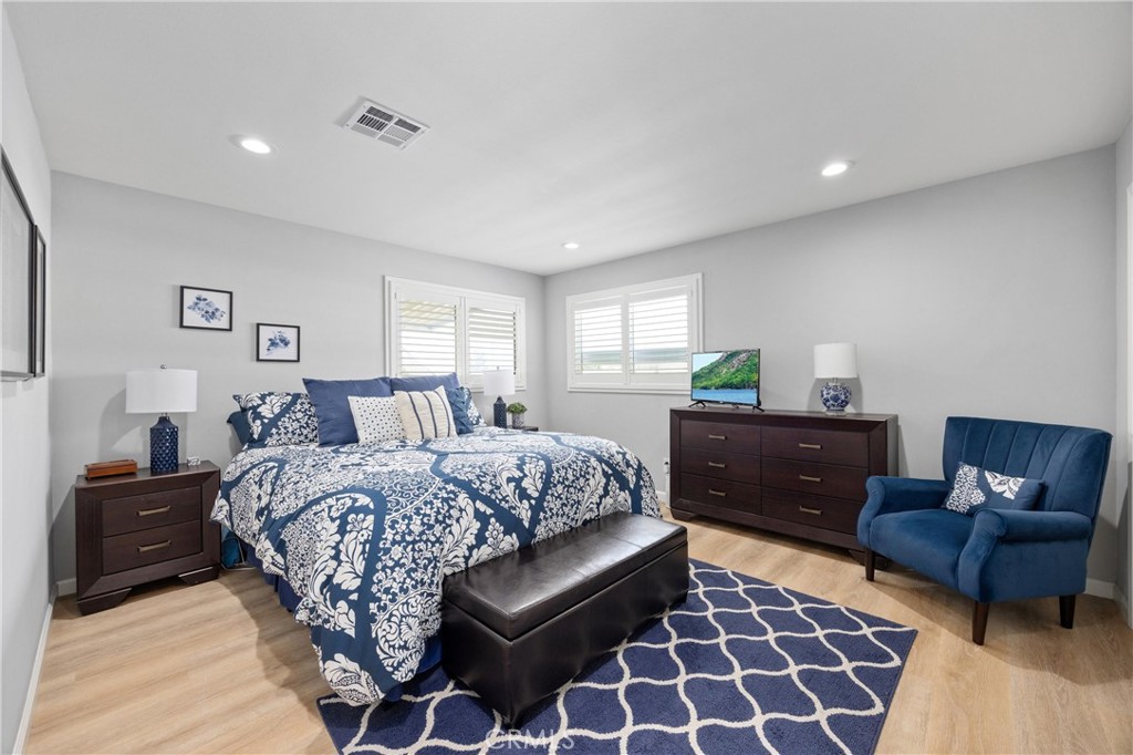 16942 Lake Terrace Way 1