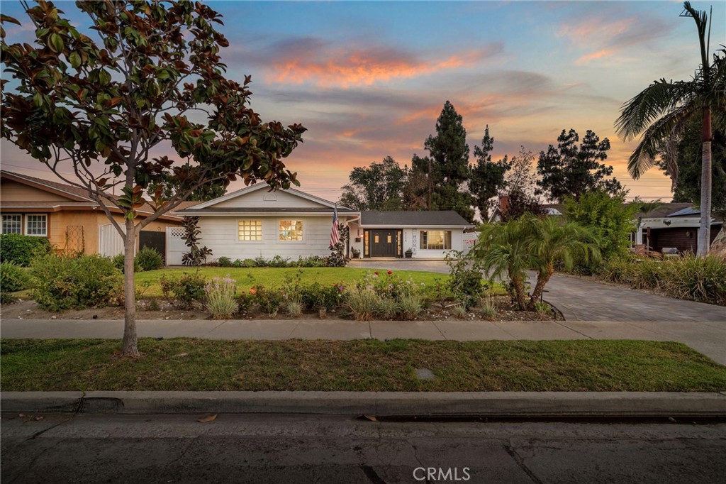 5228 E Minuet Lane