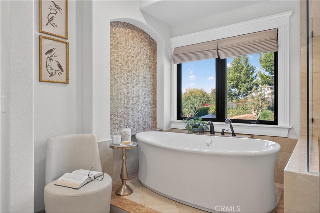 5505 Calle Vista Linda