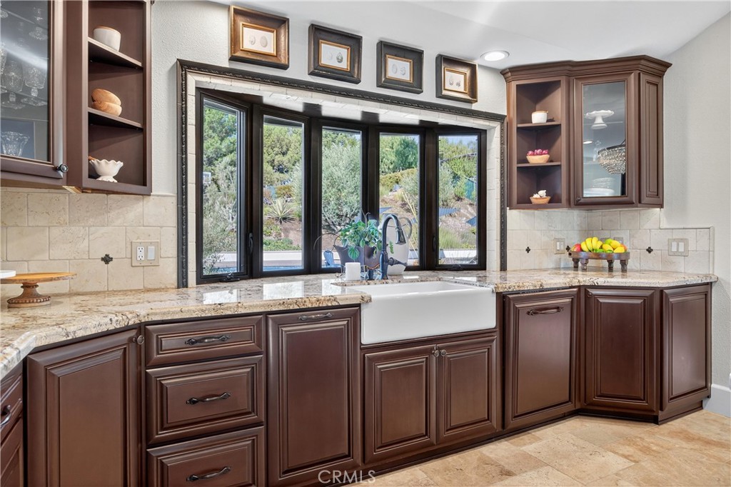 5505 Calle Vista Linda