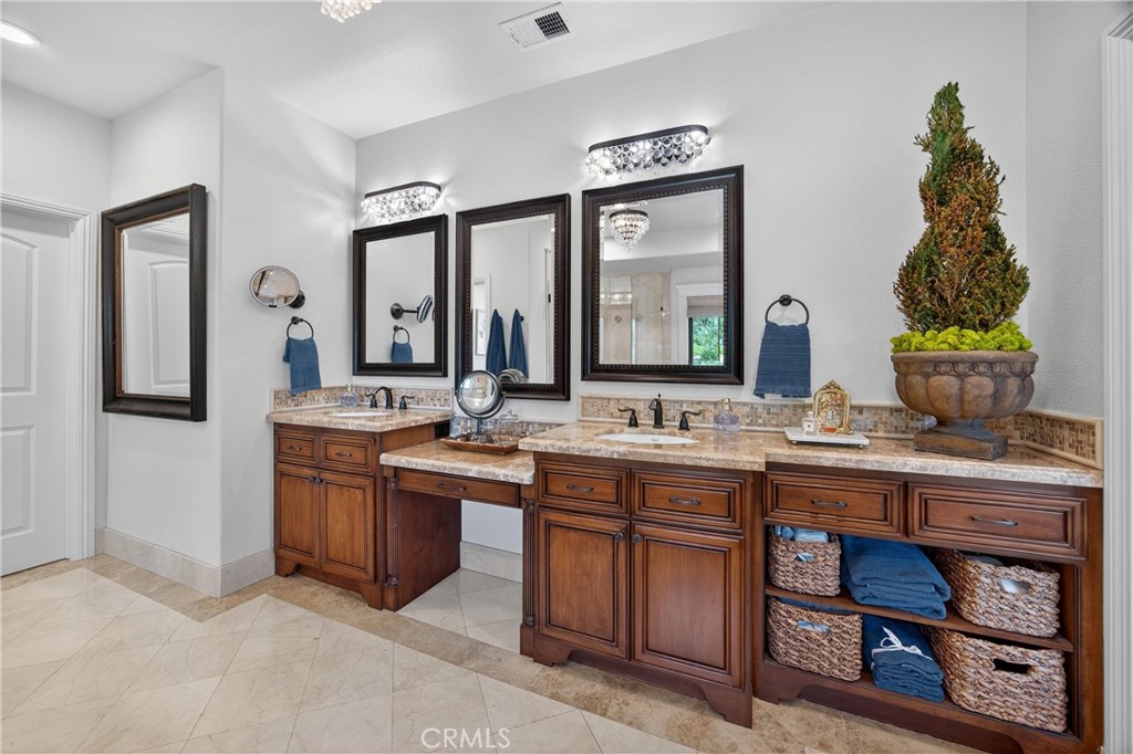 5505 Calle Vista Linda