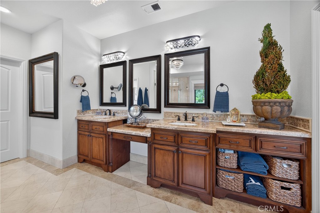 5505 Calle Vista Linda