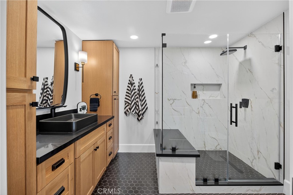 5505 Calle Vista Linda