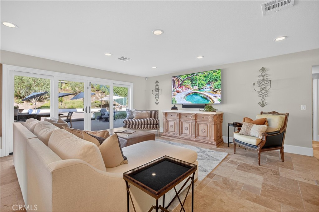 5505 Calle Vista Linda