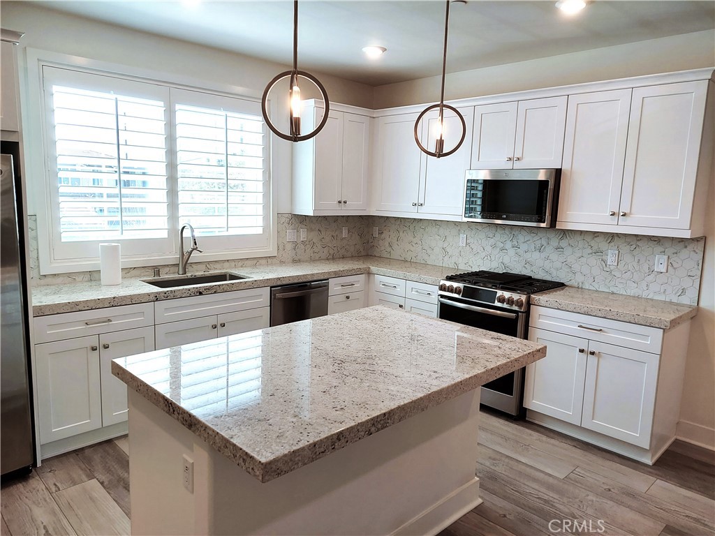 18289 Iris Lane