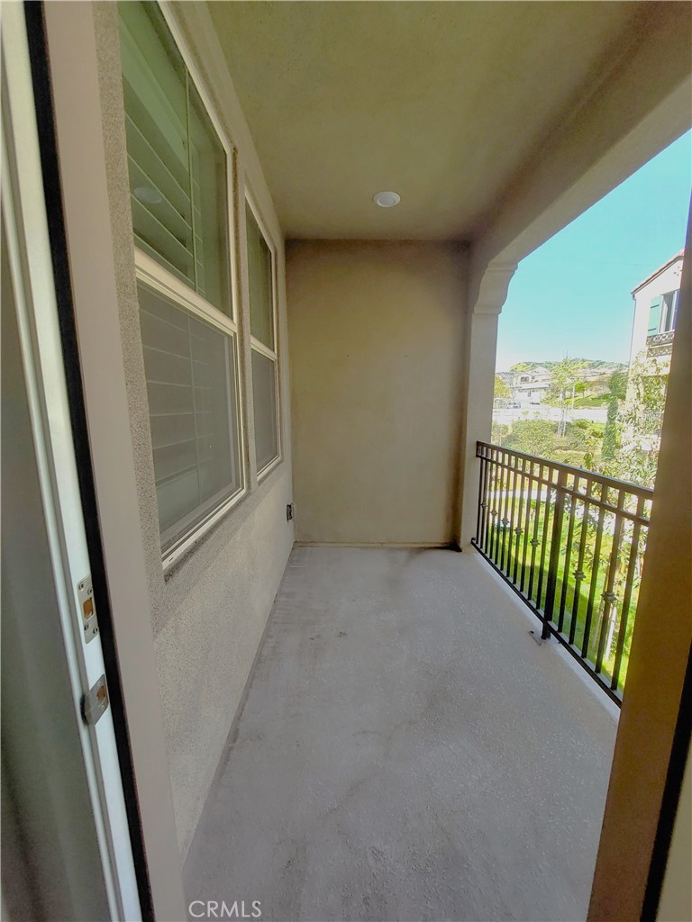 18289 Iris Lane