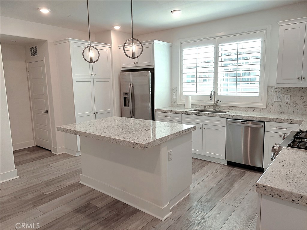 18289 Iris Lane