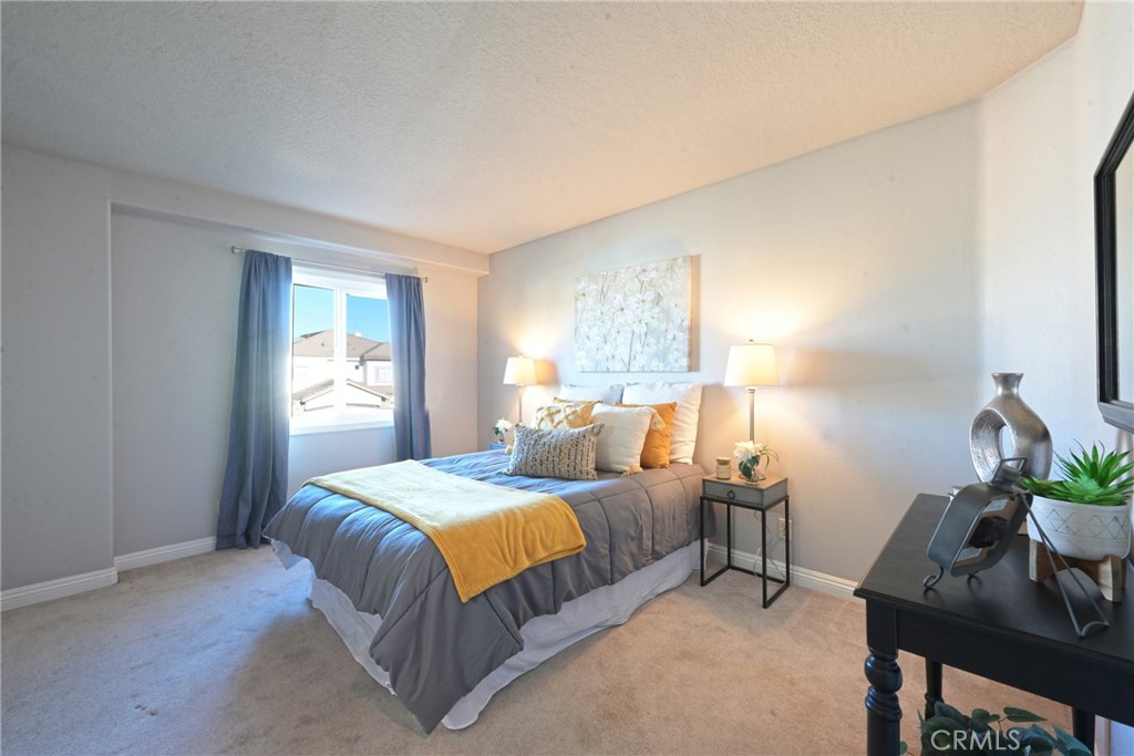 927 S Lone Pine