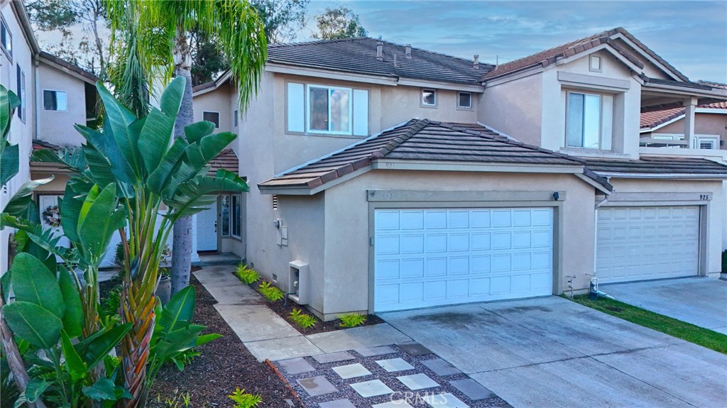 927 S Lone Pine
