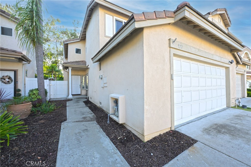 927 S Lone Pine