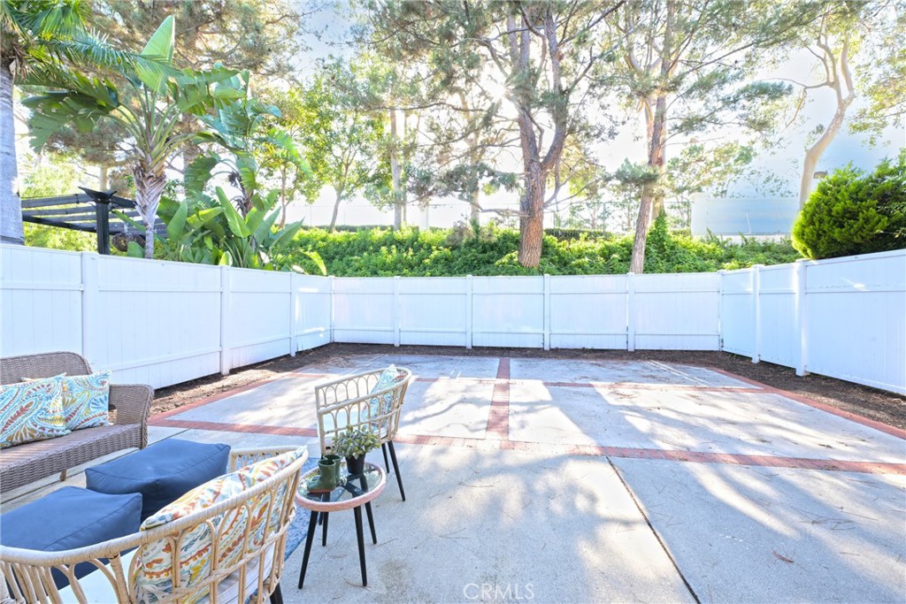 927 S Lone Pine