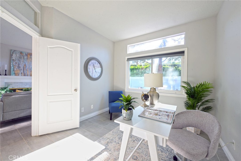 927 S Lone Pine