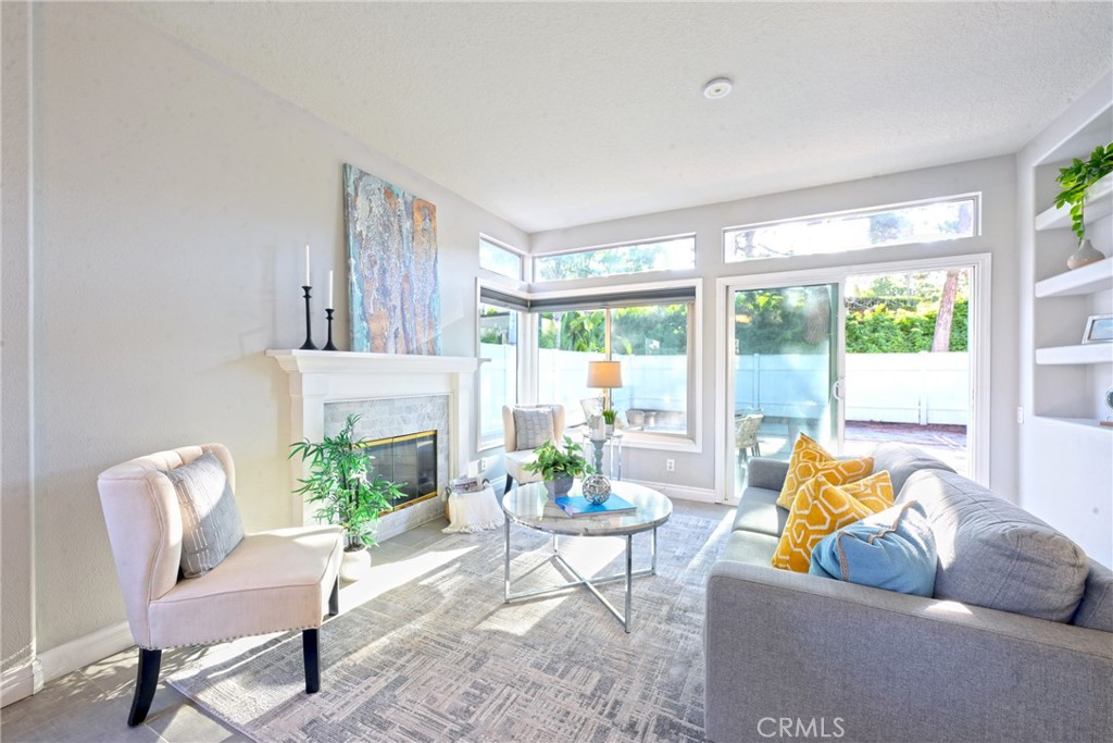 927 S Lone Pine