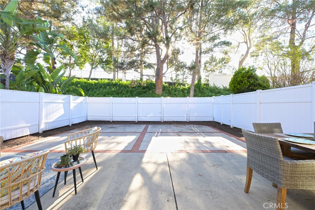 927 S Lone Pine