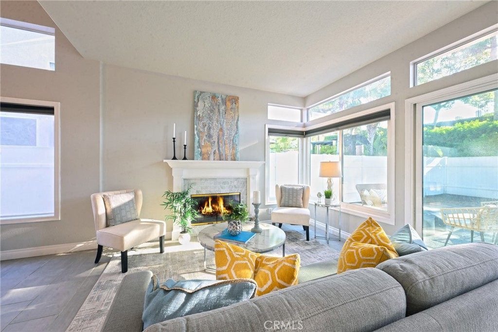 927 S Lone Pine