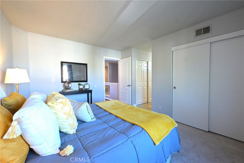 927 S Lone Pine