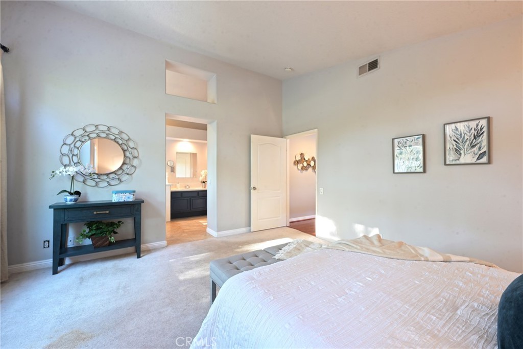 927 S Lone Pine