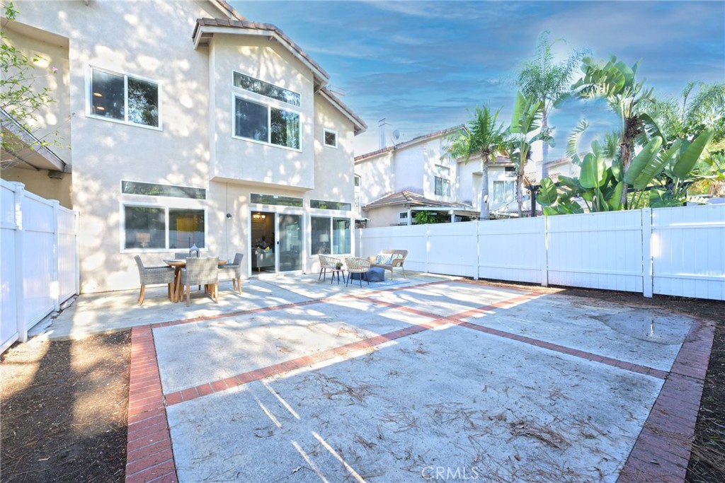 927 S Lone Pine