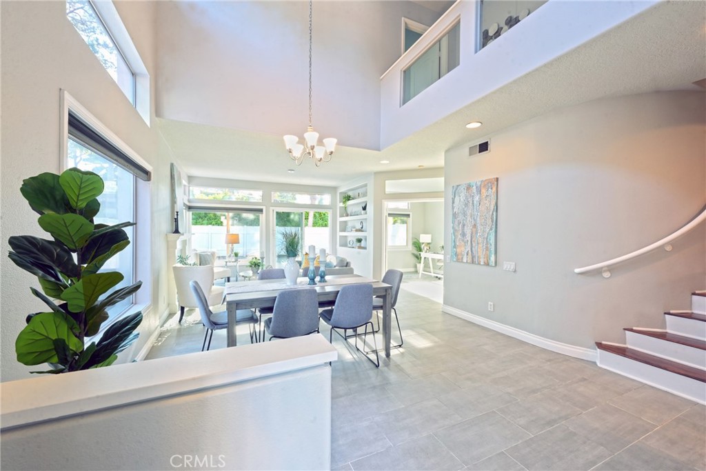 927 S Lone Pine
