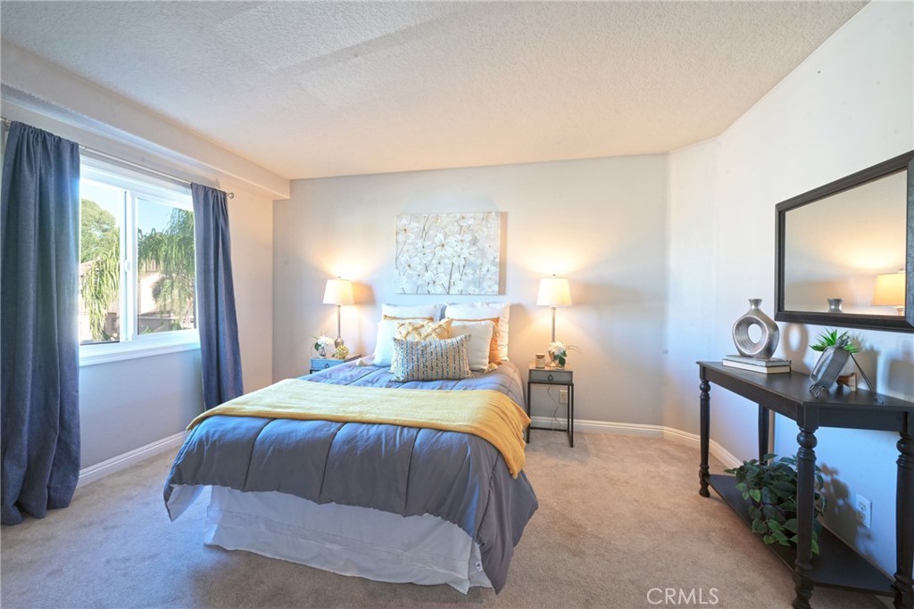 927 S Lone Pine