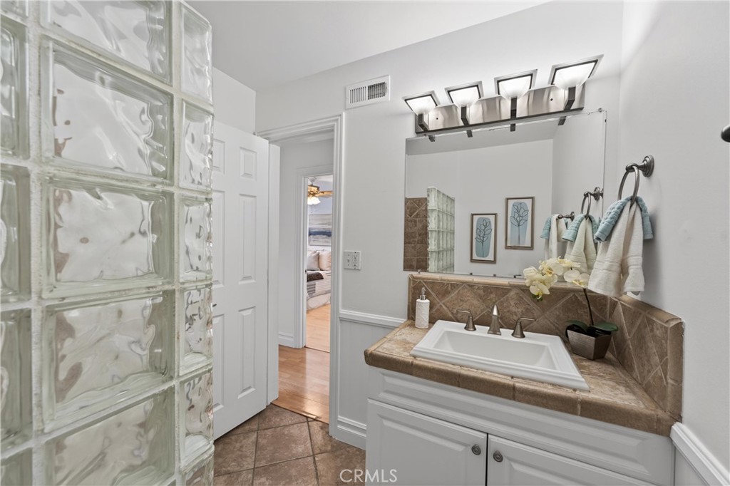 1752 E Commonwealth 102