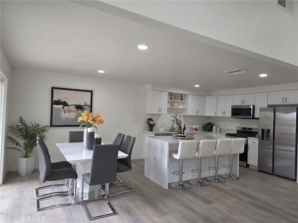 3874 Ravenswood
