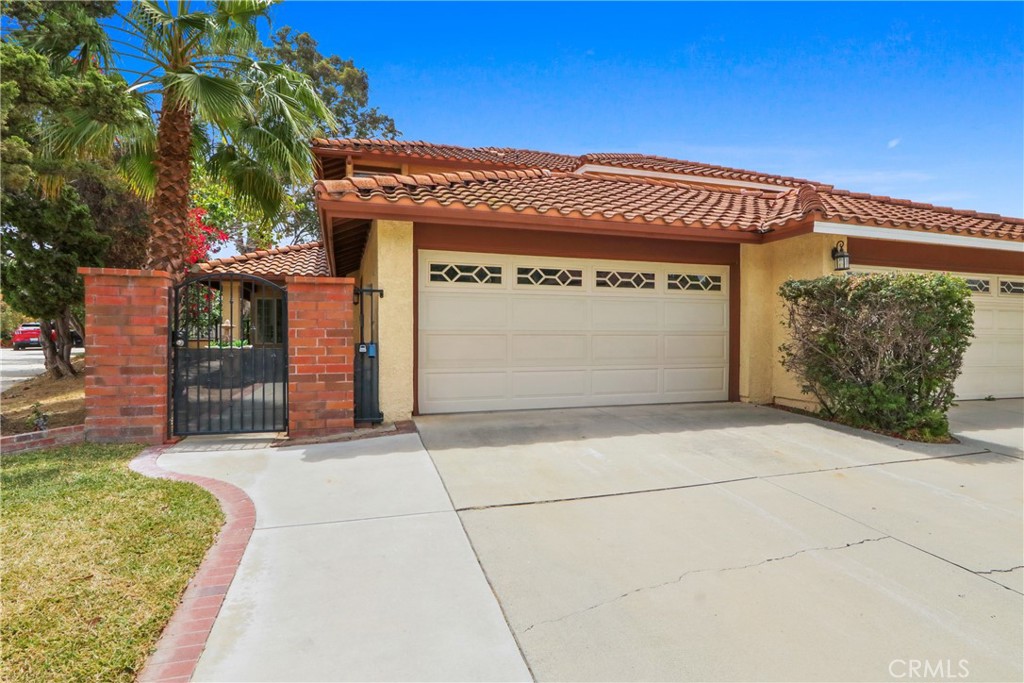 3874 Ravenswood