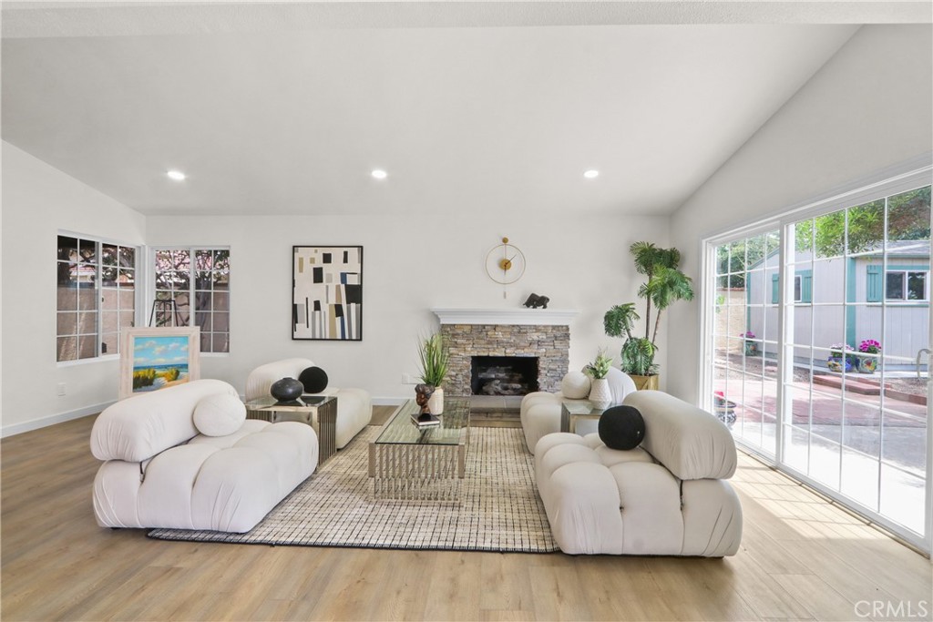 3874 Ravenswood