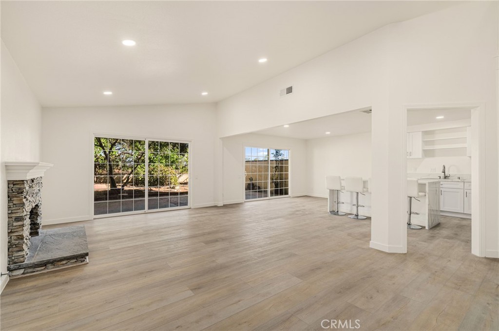 3874 Ravenswood