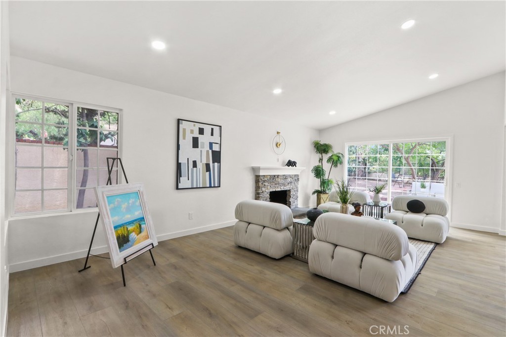 3874 Ravenswood